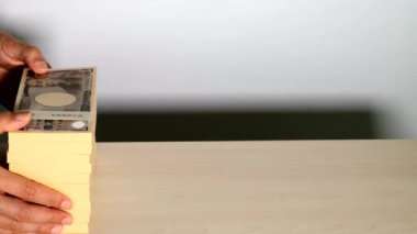 Çok para ödeyen kişi.