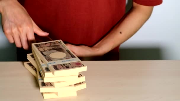 Bir Tomar Banknot Yükleyen Kişi — Stok video