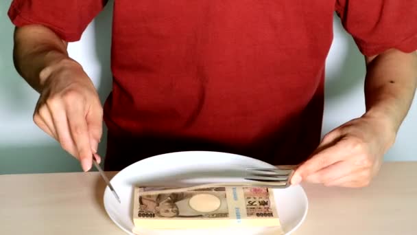 Imagem Uma Pessoa Que Come Dinheiro — Vídeo de Stock
