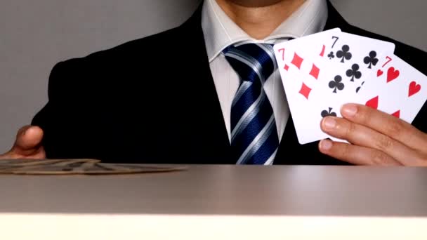Das Bild Einer Person Die Durch Glücksspiel Viel Geld Gewonnen — Stockvideo