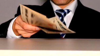 Çok parası olan bir iş adamı.