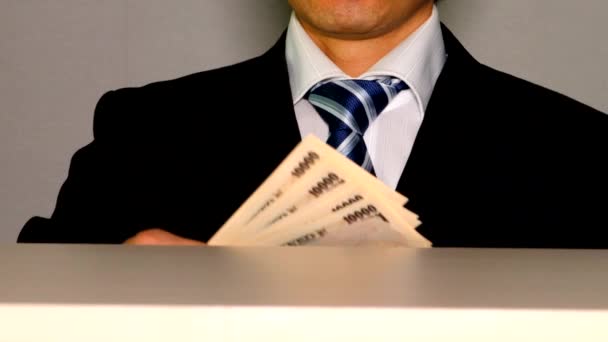 紙幣を持っているビジネスマンのビデオ — ストック動画