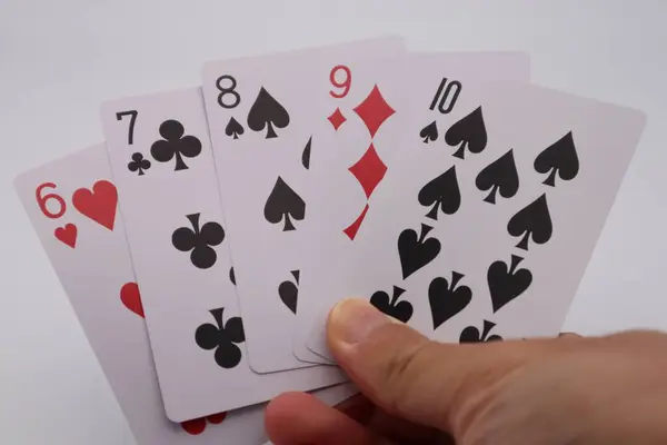 Pokerde dümdüz tamamlandı.