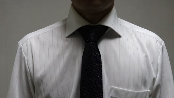 ちょっとしたポーズをするビジネスマン — ストック動画