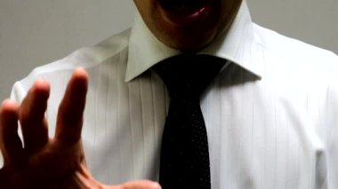 hareketleri ile konuşan işadamı
