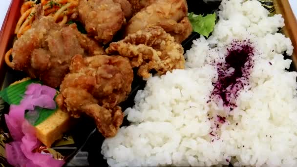 Powiększ Japońskiego Smażonego Kurczaka Bento — Wideo stockowe