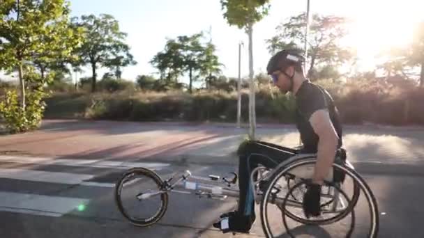Man Disability Showcases Incredible Determination Trains His Racing Wheelchair Preparing — Stock Video