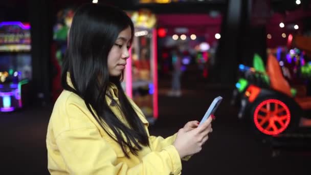 Young Woman Asian Ethnicity Amusement Arcade Takes Selfie While Waiting — Stock Video