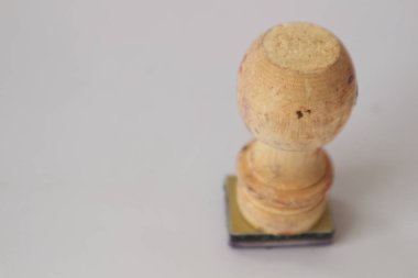 Tahta pullar beyaz arkaplanda izole