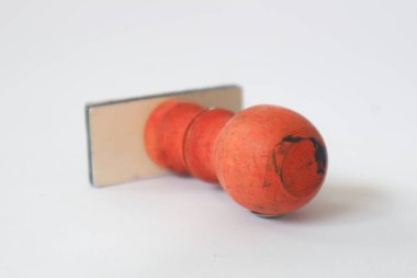 Tahta pullar beyaz arkaplanda izole