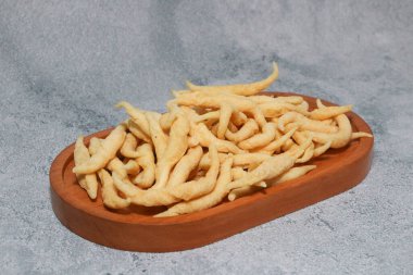 Çıtır Peynir Çubuğu veya Peynirli Mantar Yumurtası veya Telur Gabus Keju veya Widaran veya Bidaran Keju Endonezya 'nın geleneksel atıştırmalık ürünüdür. Lezzetli, tuzlu ve çıtır çıtır.