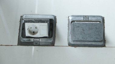 Fayans veri soketi için yer prizini aç. Döşeme prizi adaptörüName.