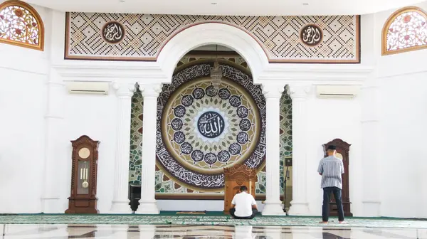 stock image Palembang, Indonesia- June 13, 2024: Interior decoration of the mosque dome ceiling inside the Baitul 'Atiq mosque.