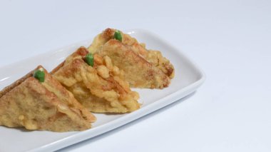 Roti Goreng, Endonezya 'da kremalı tavuk ve sebzelerle dolu beyaz ekmekten yapılan yaygın bir börektir..