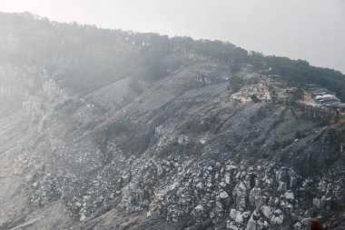 Tangkuban Dağı Perahu Dağı, Tangkuban Perahu Krateri, Lembang, Bandung, Batı Java, Endonezya 'da aktif bir volkan