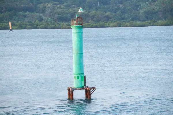 Gökyüzü ile engin deniz arasındaki manzara, Sunda Boğazı, Lampung, Endonezya