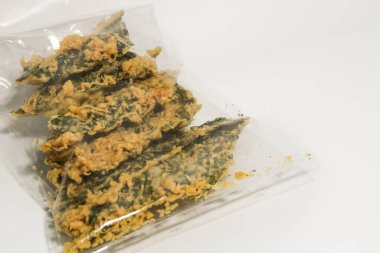 Keripik Bayam. Amaranth Chips. Bu lezzetli çerez yeşil artarth yapraklarından yapılır..