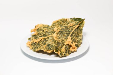 Keripik Bayam. Amaranth Chips. Bu lezzetli çerez yeşil artarth yapraklarından yapılır..