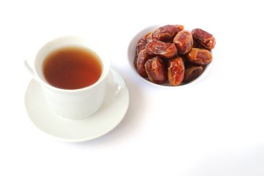 Kurumuş tarihler besleyicidir, enerji sağlar, sindirimi arttırır ve açlığı azaltır, kurutulmuş tarihlerle birlikte ölürler.