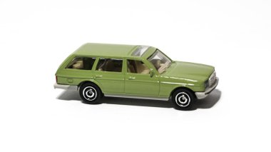  Yeşil Mercedes-Benz W123 Vagon Kibrit kutusu arabası