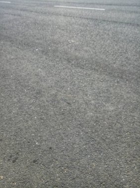 Kepahiang, Bengkulu, Endonezya 'da büyük bir yolda asfalt dokusunun portresi