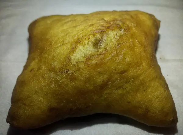 Endonezya 'nın Java bölgesinde, bu çok popüler bir yemektir. Odading veya bolang-balyalama veya kue bantal, geleneksel bir Endonezya yemeğidir..