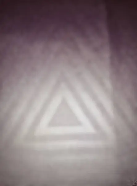 Bulanık, motif ya da üçgen sembol, bir koko gömleğin tasarımı, doku. Desenli üçgen.