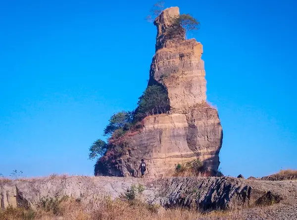 Kahverengi Kanyon eski bir yüzey maden sahası. Semarang, Endonezya 'da yer alan Brown Canyon bir kara mayınıdır. Eski bir kazı alanı benzersiz gösteriyor..