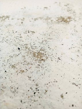 Dikey beyaz bir duvarın dokusu.