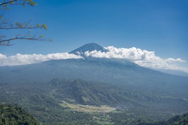 Agung yanardağının güzel manzarası. Bali, Endonezya. Seyahat kavramı