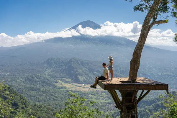Far Och Dotter Turister Njuter Resa Runt Bali Indonesien Står — Stockfoto
