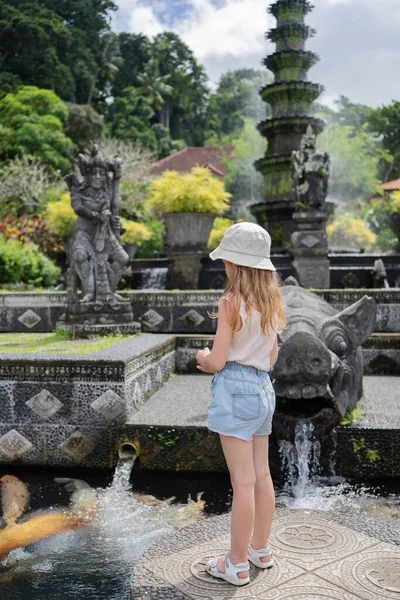 Child Girl Tourist Taman Tirtagangga Water Palace Water Park Bali — Stock Photo, Image