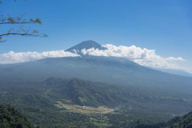 Agung yanardağının güzel manzarası. Bali, Endonezya. Seyahat kavramı