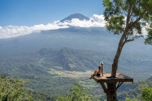 Mor Och Dotter Turister Njuter Resa Runt Bali Indonesien Står — Stockfoto