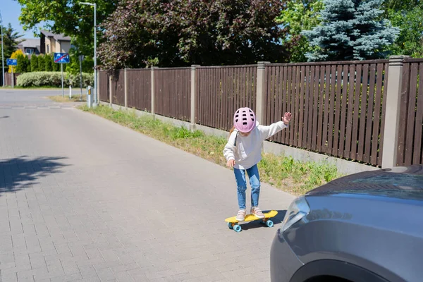 Accident Small Girl Skateboard Crosses Road Front Car — Stock Photo, Image