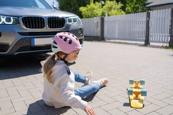 Girl Skateboard Hit Car Concept Road Accidents Reduction Accidents Use — Stock Photo, Image