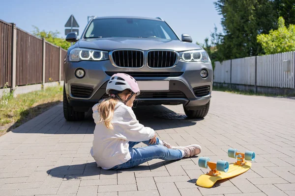 Girl Skateboard Hit Car Concept Road Accidents Reduction Accidents Use — Stock Photo, Image