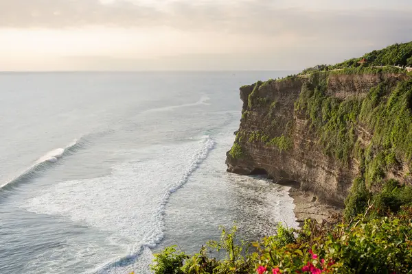 Widok Świątyni Uluwatu Szczycie Klifu Uluwatu Bali Indonezja Krajobraz Oceanu — Zdjęcie stockowe