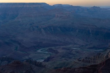 Günbatımında Grand Canyon Ulusal Parkı, Arizona, ABD.