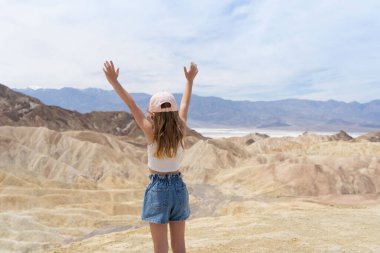 Death Valley Ulusal Parkı, ABD 'deki turist çocuk. 