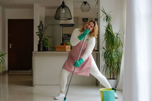 Happy Woman Cleaning House Singing Microphone Having Fun Free Space — Stock Photo, Image
