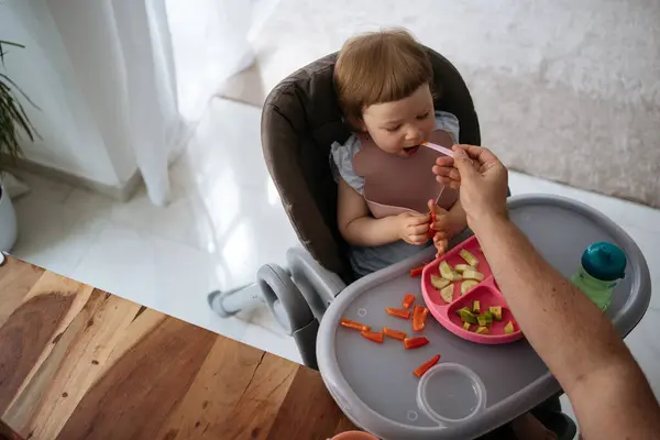 Loving Young Father Spoon Feeds His Young Daughter While Caring — Stock Photo, Image