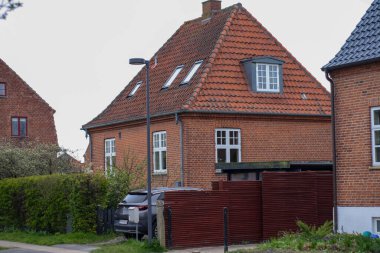 Kopenhag 'da tavan arası ve avlusu olan küçük bir aile evi.