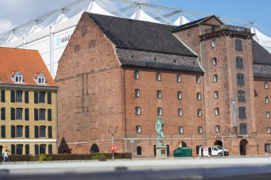 Kopenhag Meydanı 'nda farklı renklerle boyanmış anıtsal binalar