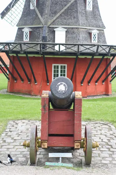 Kopenhag 'ın merkezinde eski güzel yel değirmeni