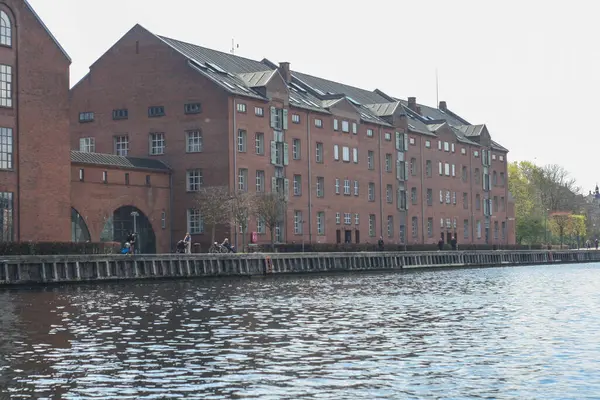 Kopenhag Meydanı 'nda farklı renklerle boyanmış anıtsal binalar