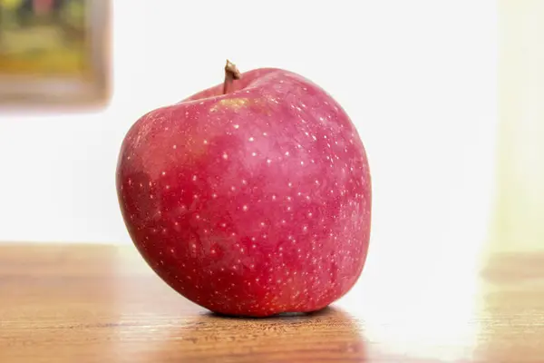 masada güzel kırmızı elmalar