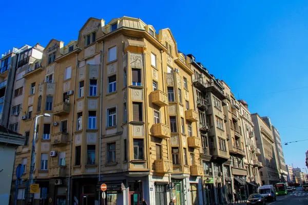 Dorol Belgrad 'ın eski bölümünde orijinal mimarisi ve güzel süslemeleri olan eski bir bina.