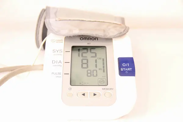 Basıncı ölçmek için modern dijital aygıt