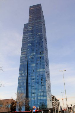 Çağdaş mimarinin bir simgesi olarak Yeni Belgrad 'da inşa edilen, bölgenin en büyük cam cepheli modern bir bina.